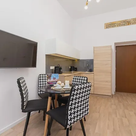 Beautiful Apartments Kraków by Renters-3